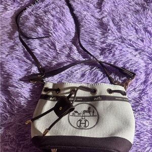HERMES VIP Elegant Black and White Bucket Bag
